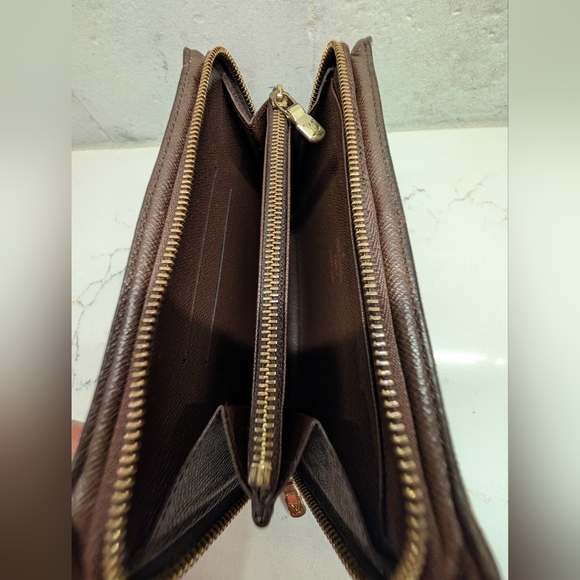 Louis Vuitton Damier Wallet - Brown Coated Canvas - Picture 8 of 16